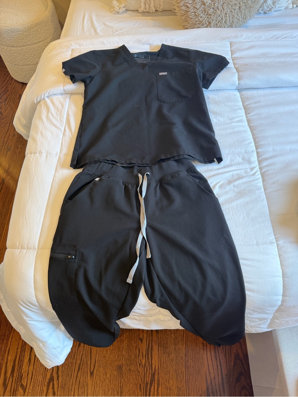 Figs Black Short Sleeve Kids Pajama Set with Drawstring Joggers